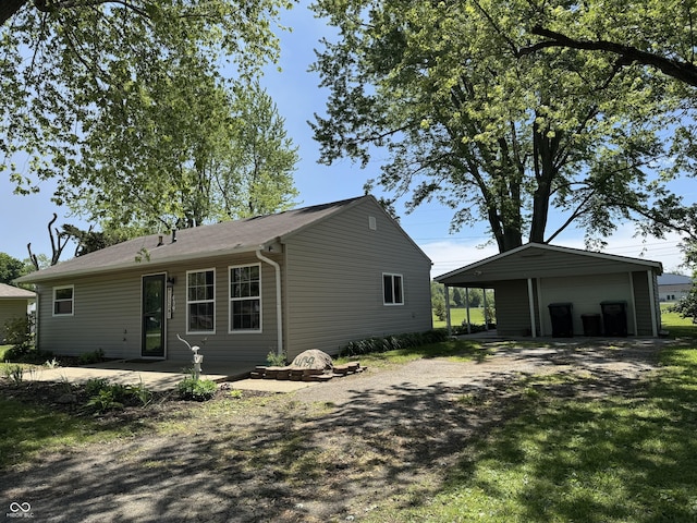 409 Parkway St, Whiteland, IN 46184 - view of front facade with a detached garage