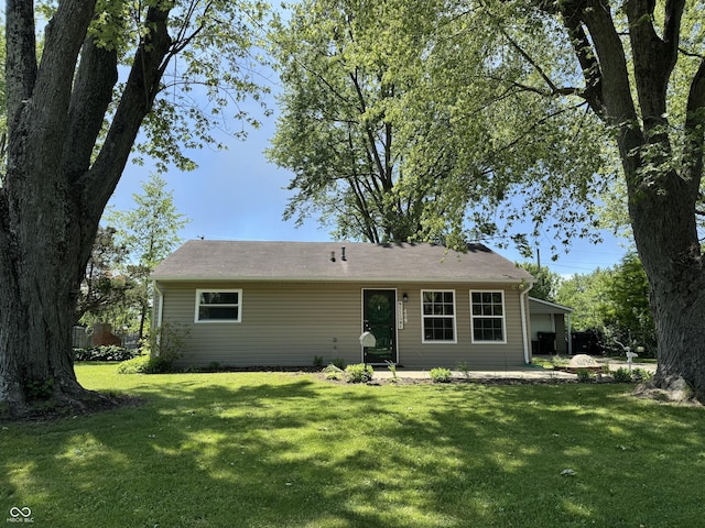 409 Parkway St, Whiteland, IN 46184 - view of front of property with a front lawn