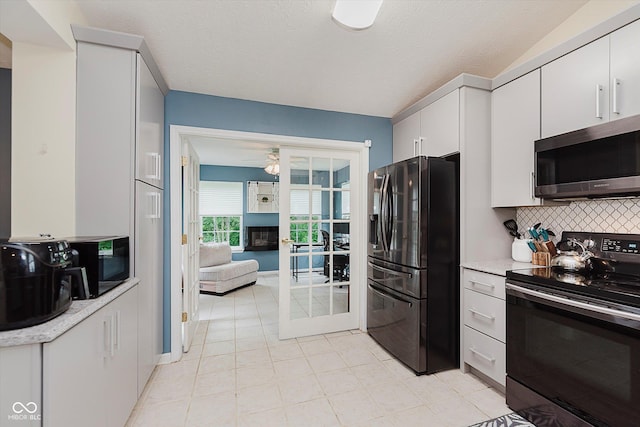 5939 Oberlies Way, Plainfield, IN 46168 - kitchen featuring black appliances, tasteful backsplash, light countertops, white cabinetry, and a ceiling fan