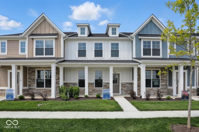3931 Wren Dr, Brownsburg, IN 46112 - view of front of property featuring board and batten siding, a porch, and a front lawn