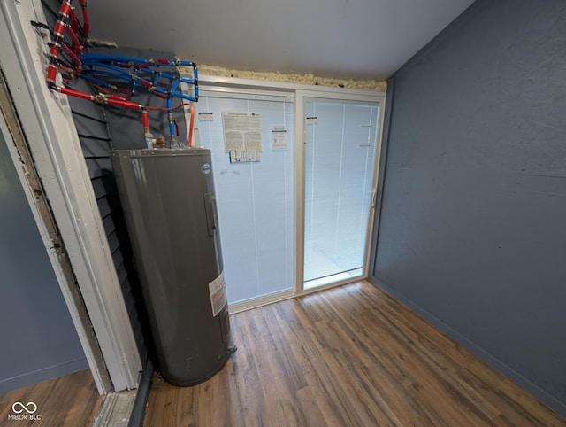 9712 N Price St, Knightsville, IN 47857 - utility room featuring water heater