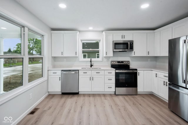 302 Highlawn Ave, Seymour, IN 47274 - kitchen with appliances with stainless steel finishes, a sink, light countertops, light wood-style floors, and recessed lighting