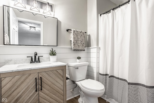 912 Delray Dr, Indianapolis, IN 46241 - full bathroom with vanity, toilet, and a shower with curtain