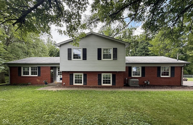 2346 N State Road 39, Danville, IN 46122 - split level home with a front lawn and brick siding