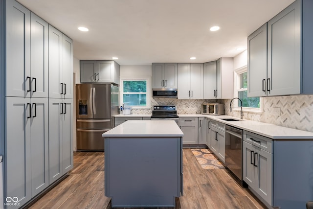 6799 Lakeshore Dr, Avon, IN 46123 - kitchen with stainless steel appliances, gray cabinets, healthy amount of natural light, a sink, and recessed lighting