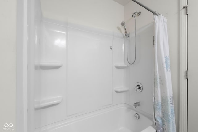 2502 Creekland Dr, Columbus, IN 47201 - bathroom featuring shower / bath combo
