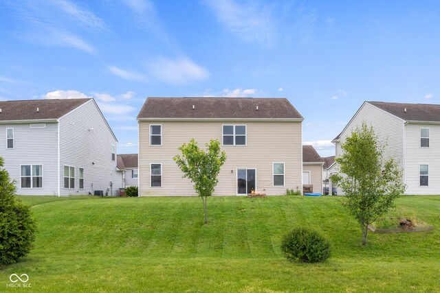 2502 Creekland Dr, Columbus, IN 47201 - back of property with a yard