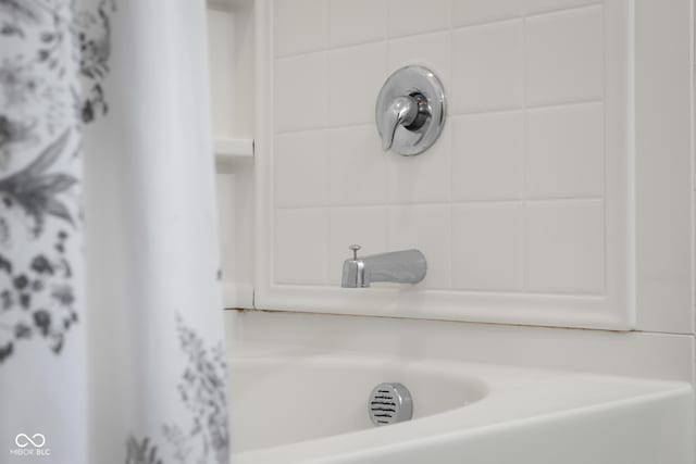 2502 Creekland Dr, Columbus, IN 47201 - full bath with a shower with curtain