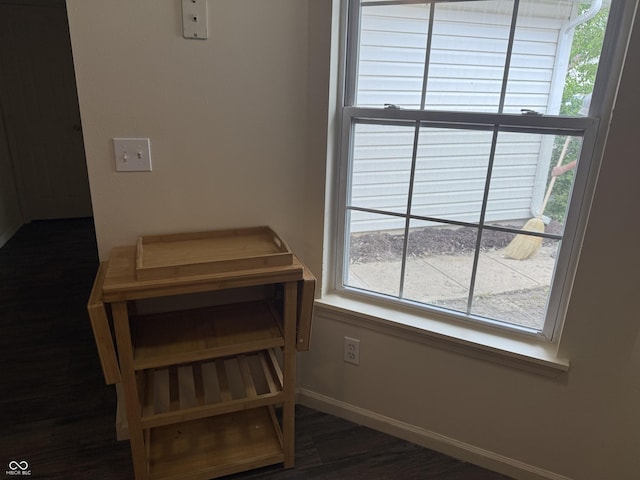 1009 Springwater Rd, Kokomo, IN 46902 - detailed view of wood finished floors and baseboards