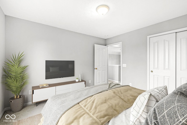14353 Chariots Whisper Dr, Carmel, IN 46074 - bedroom featuring carpet floors, a closet, and baseboards