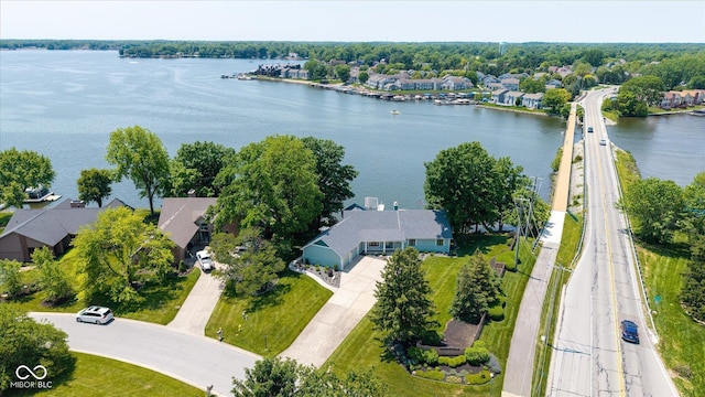 101 Edgewater Dr, Noblesville, IN 46062 - aerial perspective of suburban area with a large body of water