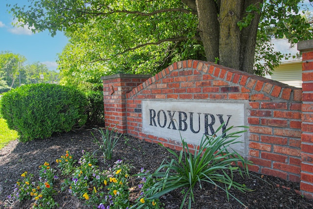 9774 Foxboro Ln, Fishers, IN 46038 - view of community sign