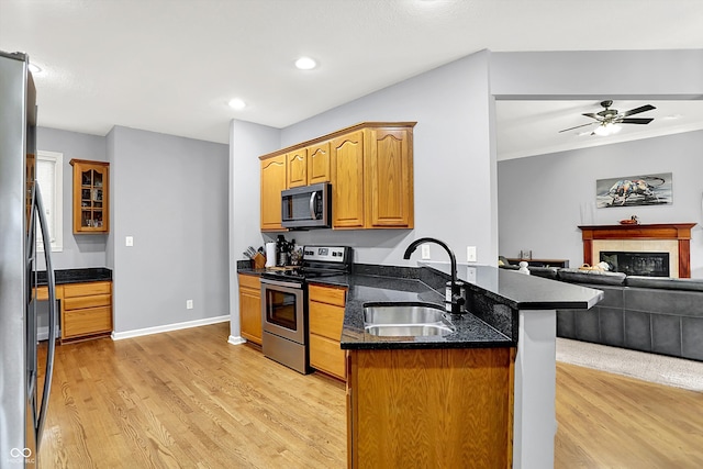 14492 Allison Dr, Carmel, IN 46033 - kitchen with stainless steel appliances, a sink, open floor plan, light wood finished floors, and a peninsula