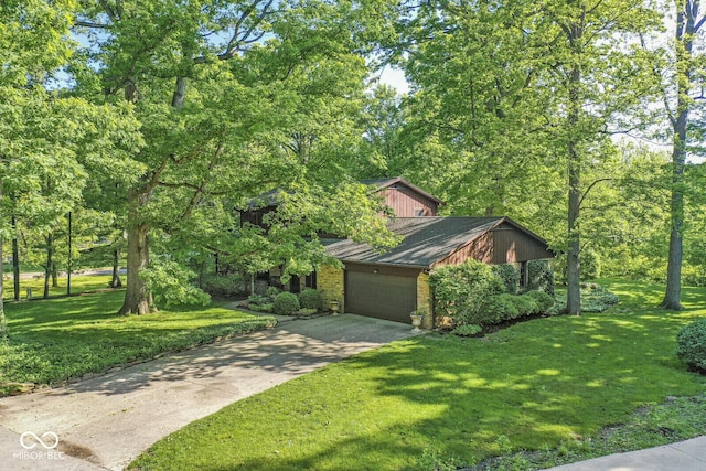 577 Century Oaks Dr, Zionsville, IN 46077 - mid-century home with driveway, a front yard, and a garage
