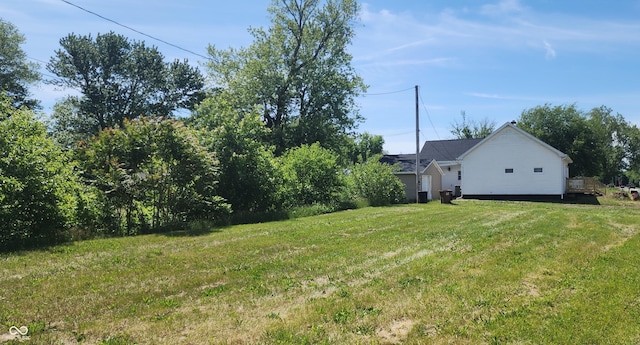 709 N Sterling Ave, Veedersburg, IN 47987 - view of green lawn
