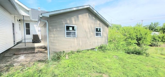 709 N Sterling Ave, Veedersburg, IN 47987 - view of property exterior featuring a patio