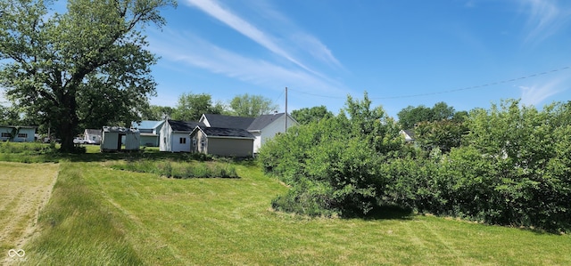 709 N Sterling Ave, Veedersburg, IN 47987 - view of green lawn