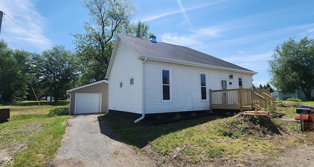 709 N Sterling Ave, Veedersburg, IN 47987 - view of side of property with driveway and a garage