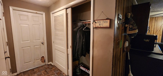 1619 Crest Ct, Indianapolis, IN 46214 - view of closet
