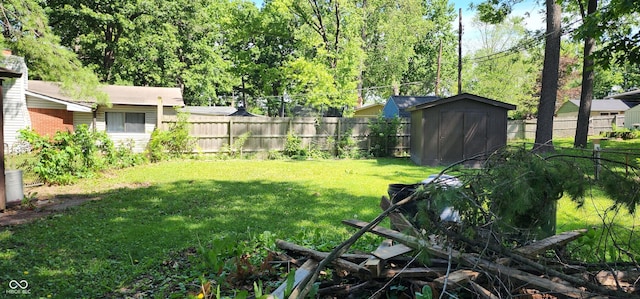 1619 Crest Ct, Indianapolis, IN 46214 - view of yard