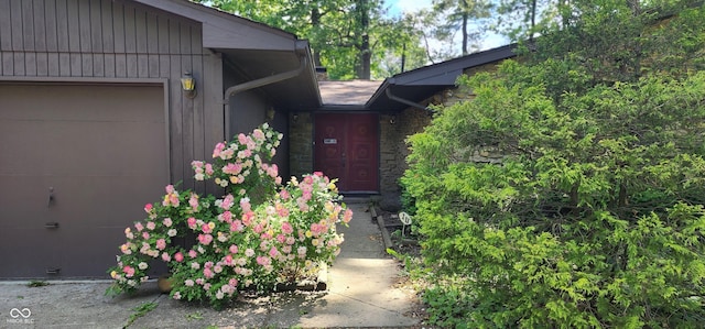 1619 Crest Ct, Indianapolis, IN 46214 - entrance to property with an attached garage