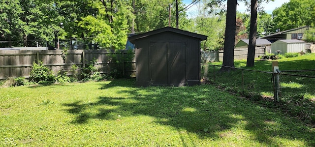 1619 Crest Ct, Indianapolis, IN 46214 - view of yard