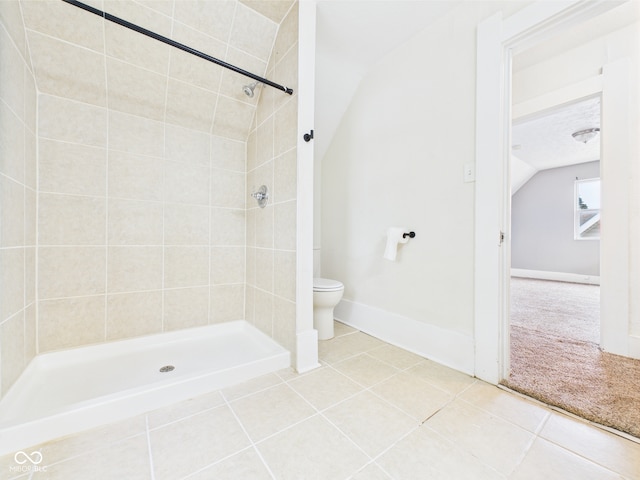 907 S A St, Elwood, IN 46036 - full bathroom with toilet, lofted ceiling, tiled shower, tile patterned flooring, and baseboards