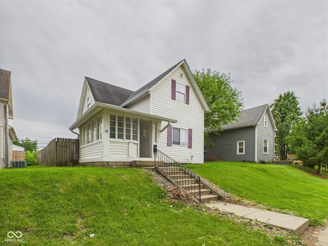 907 S A St, Elwood, IN 46036 - traditional home featuring a front lawn and central AC