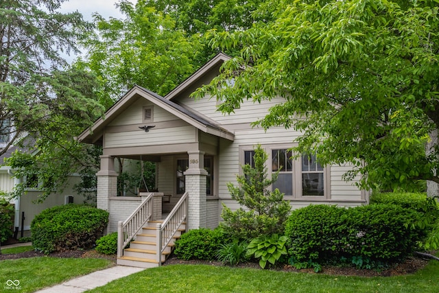 595 W Poplar St, Zionsville, IN 46077 - view of front of property with a front lawn and a porch