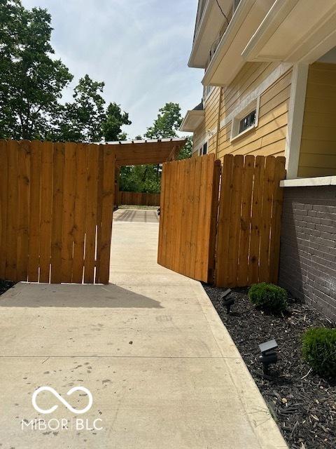 2936 Guilford Ave, Indianapolis, IN 46205 - view of patio / terrace
