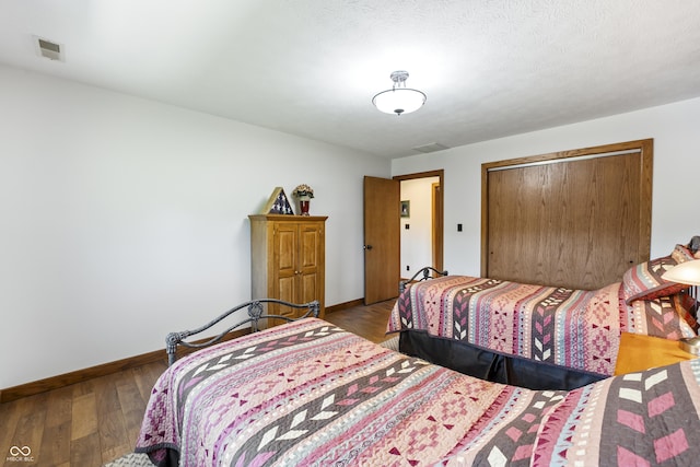 11875 W 700 S, Columbus, IN 47201 - bedroom featuring baseboards, wood finished floors, and a closet