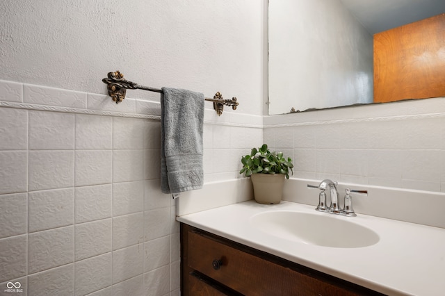 1495 E 240 N, Anderson, IN 46012 - bathroom featuring vanity and tile walls
