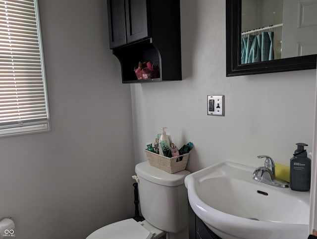 13 Thomas St, North Vernon, IN 47265 - bathroom with toilet, a shower with curtain, and vanity