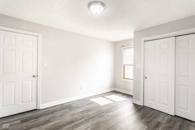 315 Schoolhouse Rd, Franklin, IN 46131 - unfurnished bedroom with dark wood-style floors, a textured ceiling, baseboards, and a closet
