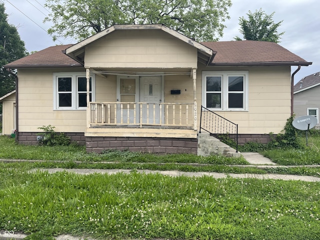 1020 E 30th St, Anderson, IN 46016 - bungalow-style house featuring covered porch and roof with shingles