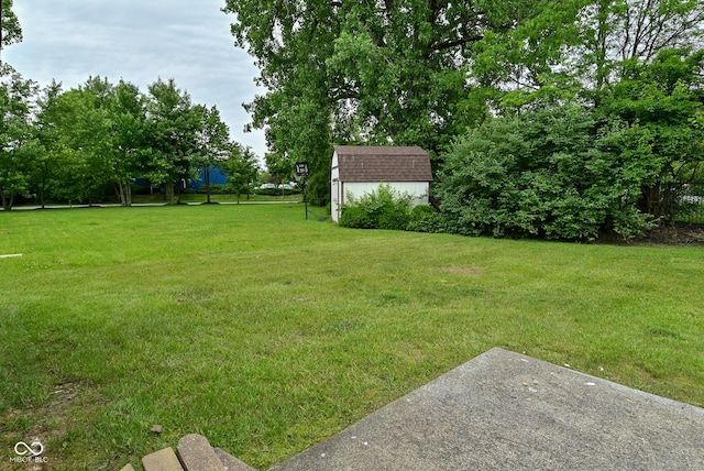 4528 Hunt Master Ct, Indianapolis, IN 46268 - view of grassy yard