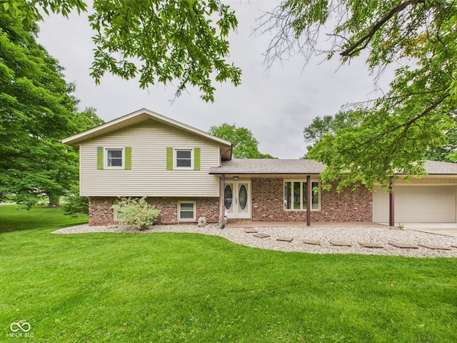 5542 N Olivia Dr, Alexandria, IN 46001 - tri-level home featuring a garage, a front yard, and driveway
