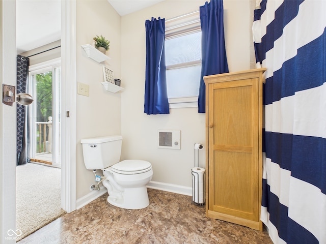 5542 N Olivia Dr, Alexandria, IN 46001 - bathroom featuring baseboards, toilet, and a shower with shower curtain