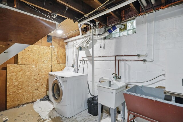 2905 N Warman Ave, Indianapolis, IN 46222 - washroom featuring independent washer and dryer