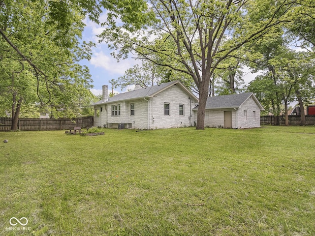 1617 E 52nd St, Indianapolis, IN 46205 - view of yard with an outdoor structure