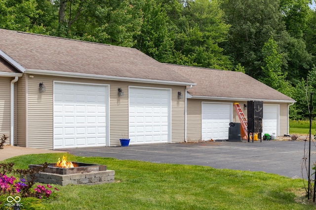12383 S 25 W, Columbus, IN 47201 - view of garage