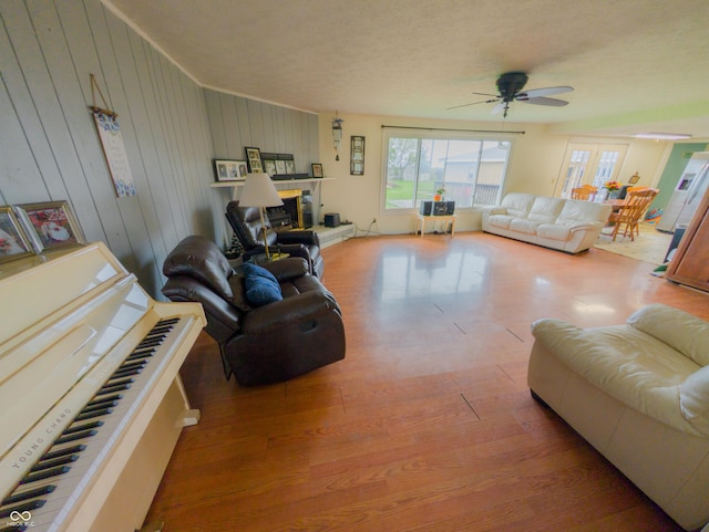 2612 E Michigantown Rd, Frankfort, IN 46041 - living area featuring plenty of natural light, ceiling fan, and wood finished floors