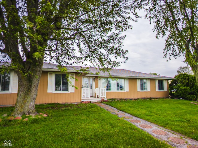 2612 E Michigantown Rd, Frankfort, IN 46041 - ranch-style house featuring a front yard