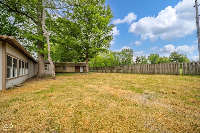 1127 Hickory Ln, New Castle, IN 47362 - view of yard with an outdoor structure