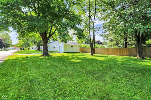 1868 N Hawthorne Ln, Indianapolis, IN 46218 - view of yard