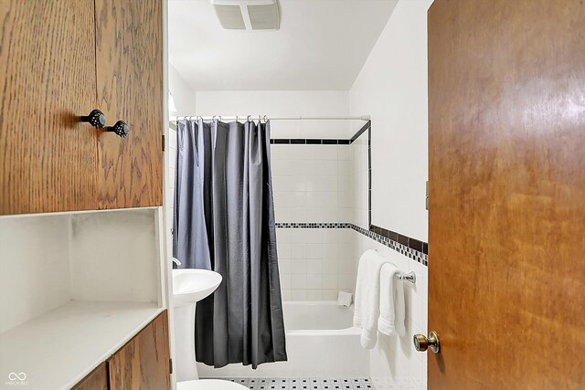 1868 N Hawthorne Ln, Indianapolis, IN 46218 - bathroom featuring shower / bath combo and toilet