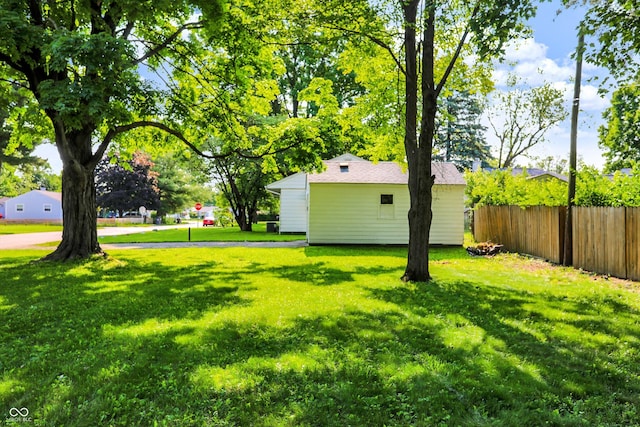 1868 N Hawthorne Ln, Indianapolis, IN 46218 - view of yard
