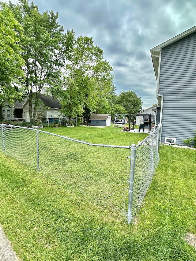 1831 Beckenbauer Ln, Indianapolis, IN 46214 - view of yard