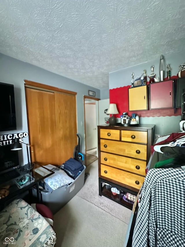 1831 Beckenbauer Ln, Indianapolis, IN 46214 - bedroom featuring carpet floors, a textured ceiling, and a closet