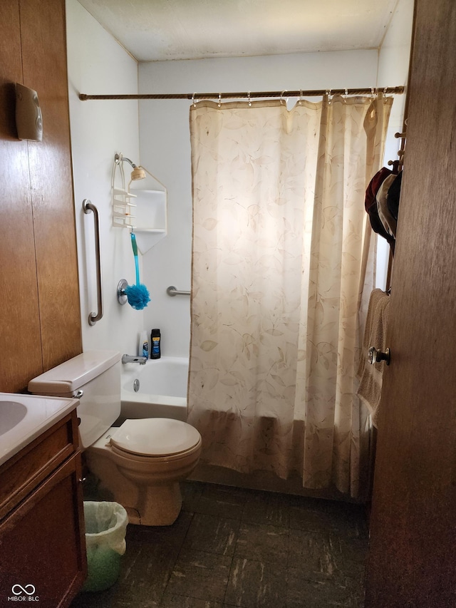 615 E 31st St, Anderson, IN 46016 - full bathroom featuring shower / bath combo with shower curtain, vanity, and toilet